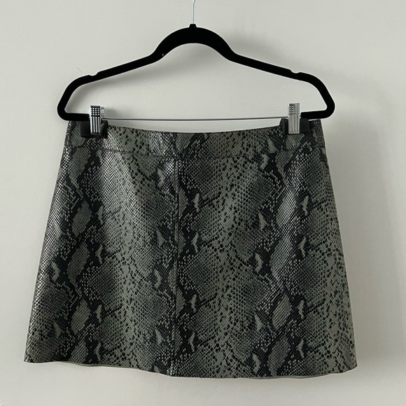 All Saints Green Snakeskin Printed Leather Mini Skirt with Zip Detail in Size 8 - Picture 2 of 3